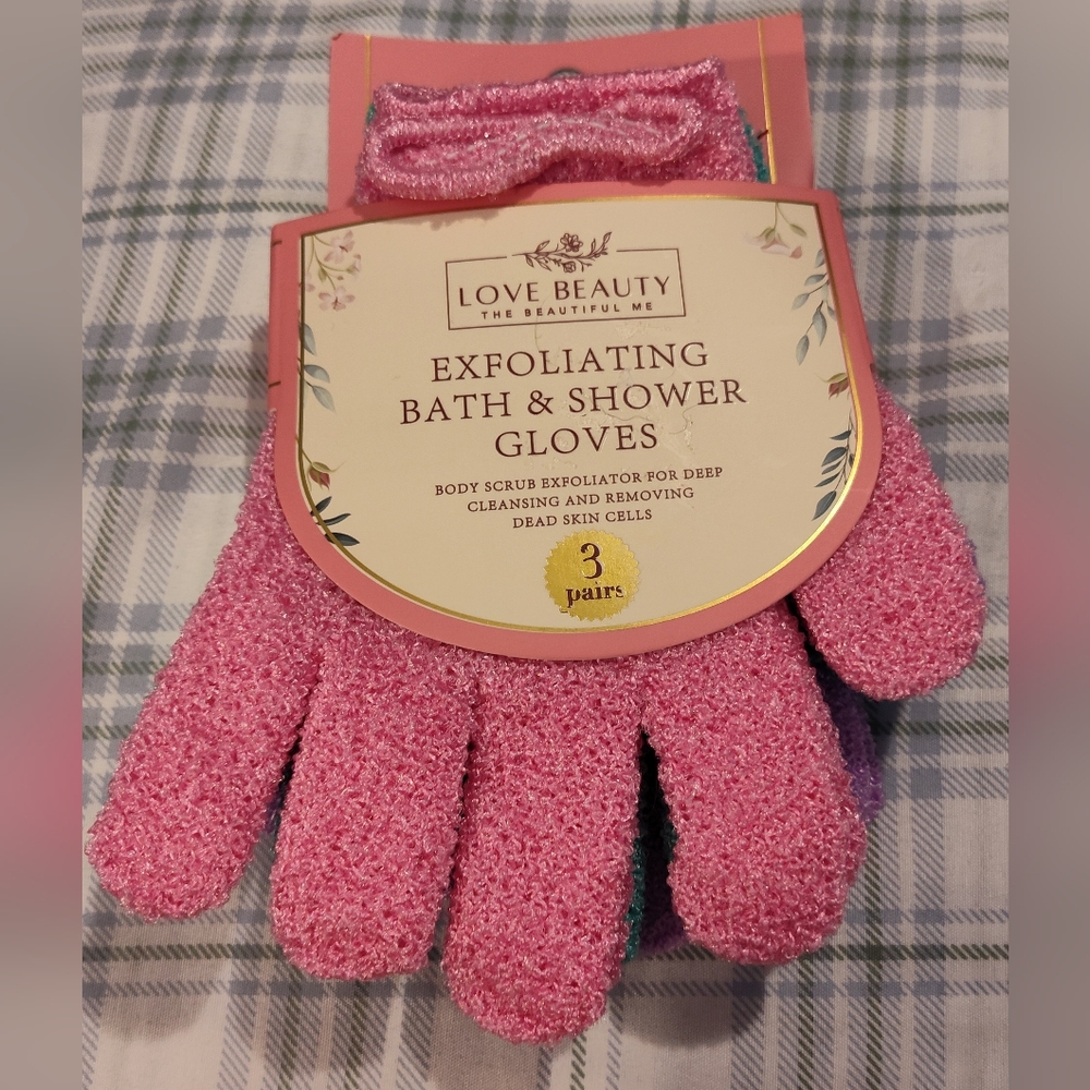 NEW! Love Beauty Exfoliating Shower & Bath Gloves (3pk)